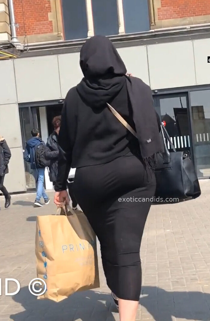 Hijabi Phat Jiggly Ass