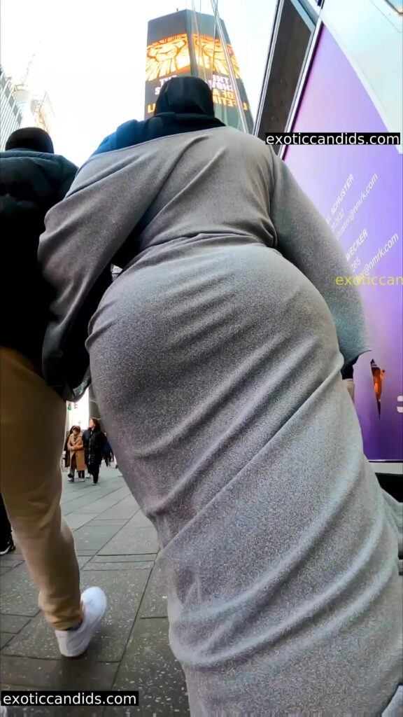 Hijabi Jiggly Phat ass