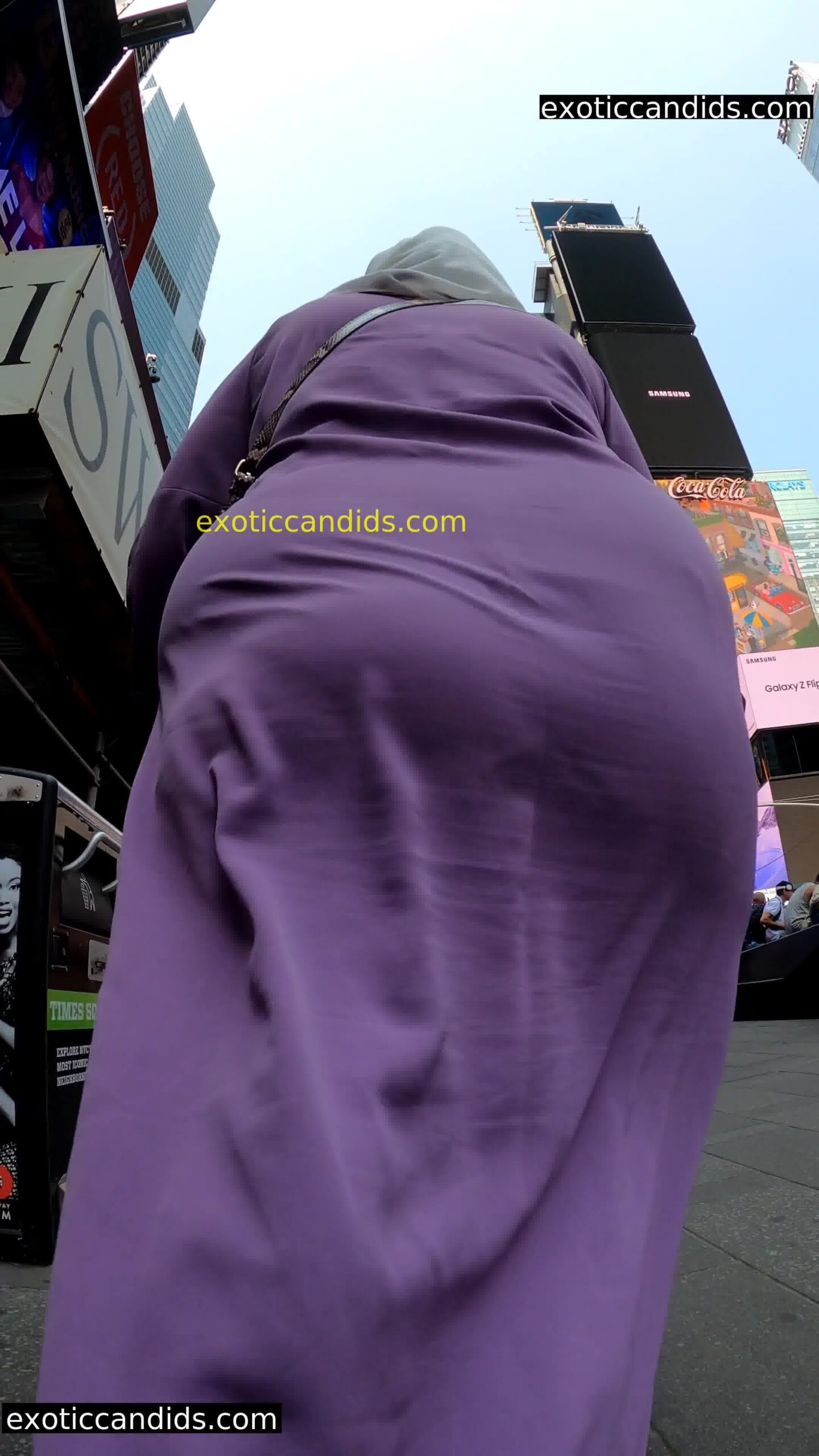 Hijabi mommy crazy jiggly ass