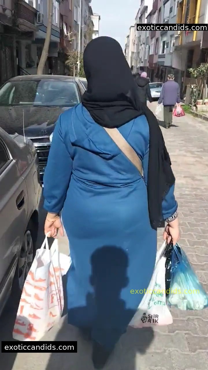 Hijabi Phat Jiggly Ass