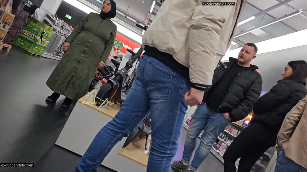 Turkish beauty Candid Curves